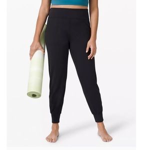Lululemon Align Joggers 28” size 6 - black